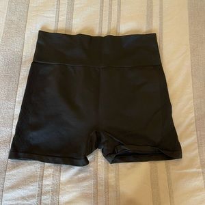 PINK seamless short bike shorts.